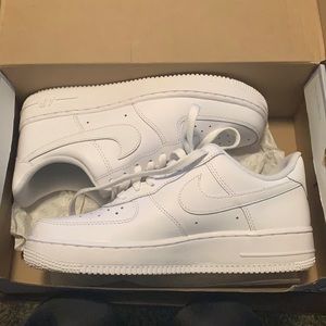 Women’s 8.5 white Air Force 1